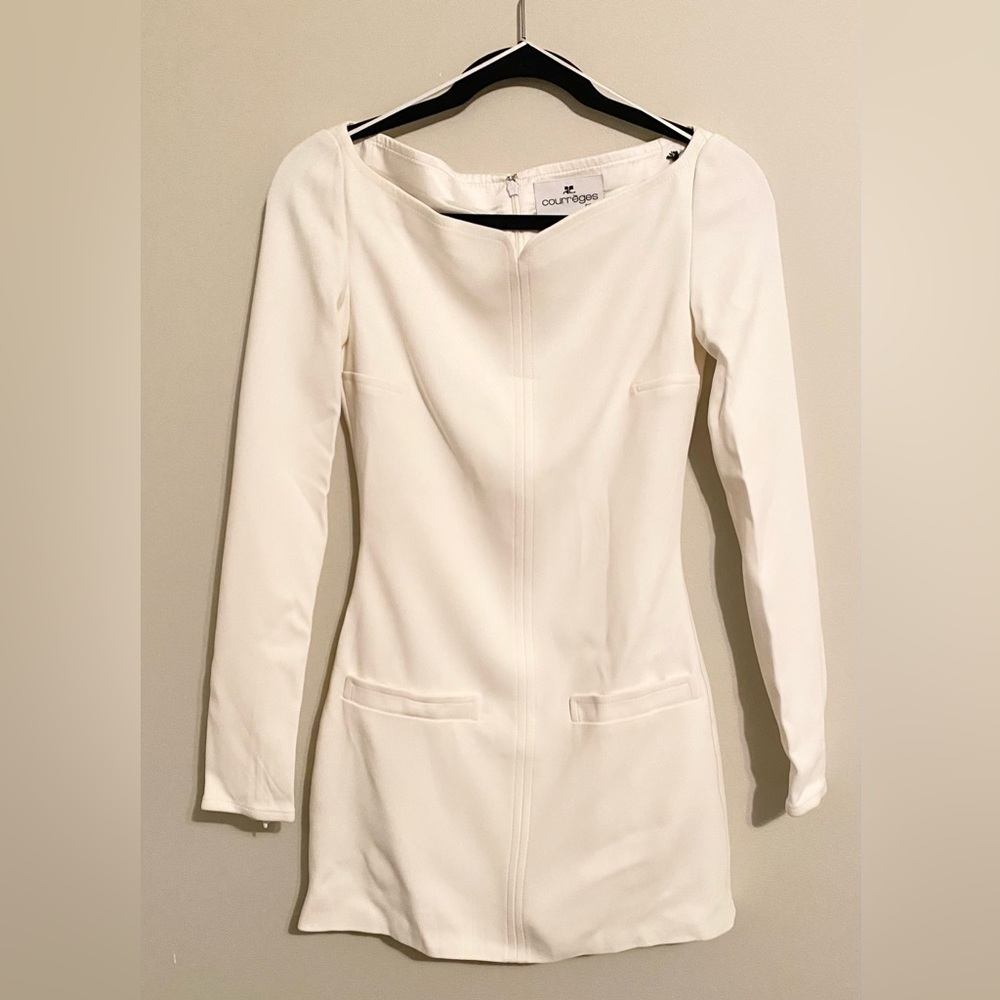 Courreges Swallow
Bateau Neck Long Sleeve‎ dress